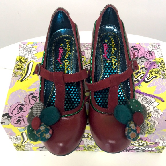 NIB Irregular choice Burgundy Pick a Posy Wedge